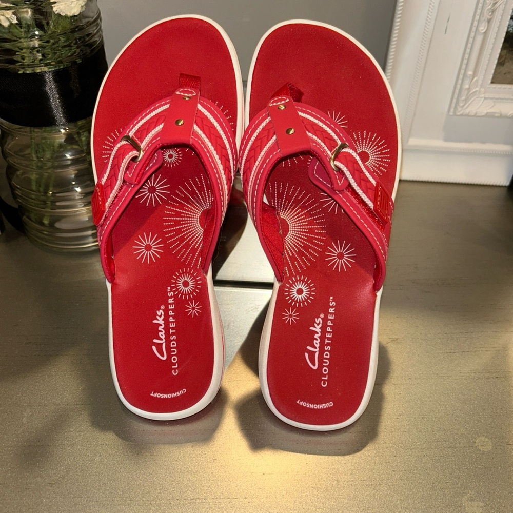 Clarks Red Women's Cloudsteppers Flip Sandals NWOT